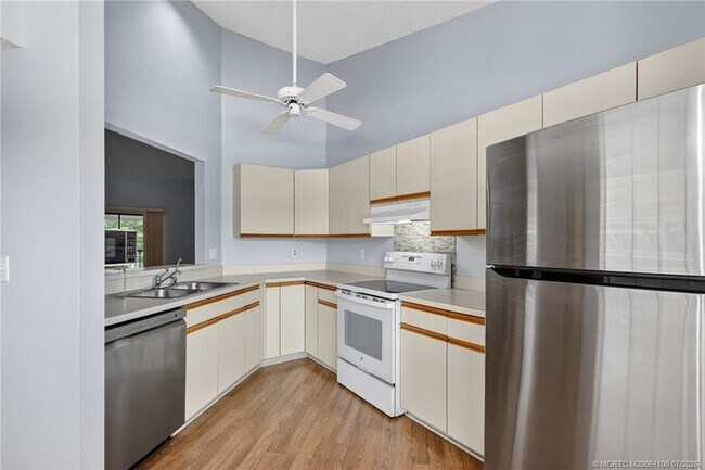 Building Photo - 6060 SE Martinique Dr