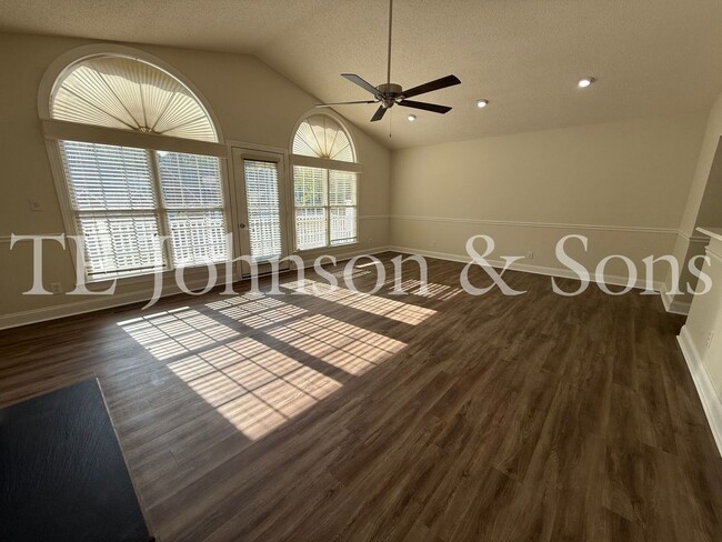 Building Photo - Spacious 3BR Home with Vaulted Ceilings, Gas Logs & Two Car Garage in Winston-Salem