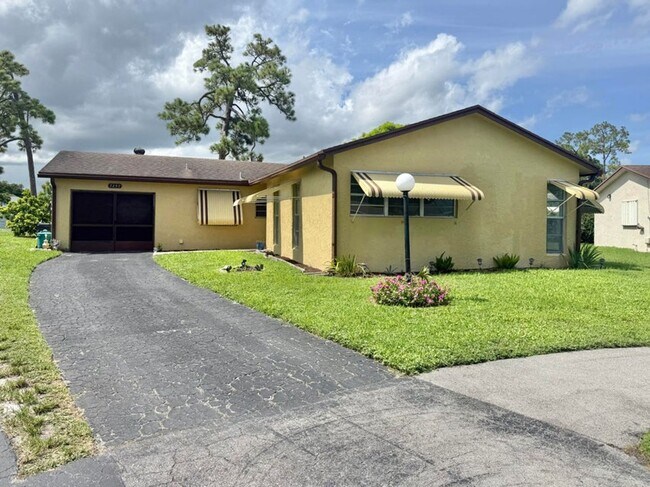 Building Photo - 7257 Pine Park Dr N