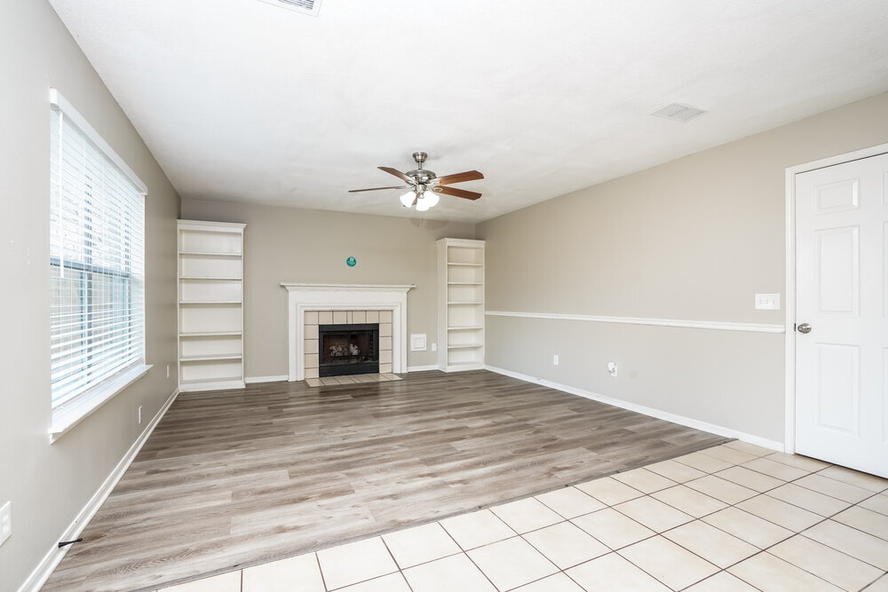 Building Photo - 18162 Holly Green Dr