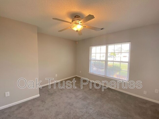 Building Photo - 411 Brookfield Ln