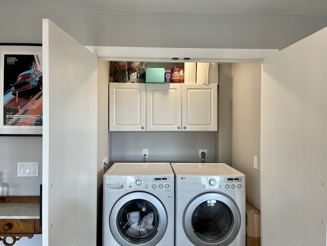 Laundry - 4318 Marraco Dr