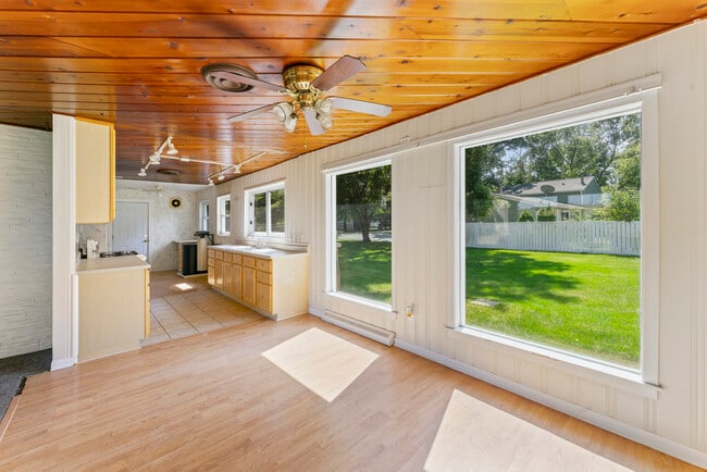 Building Photo - 4501 E Kuhn Rd