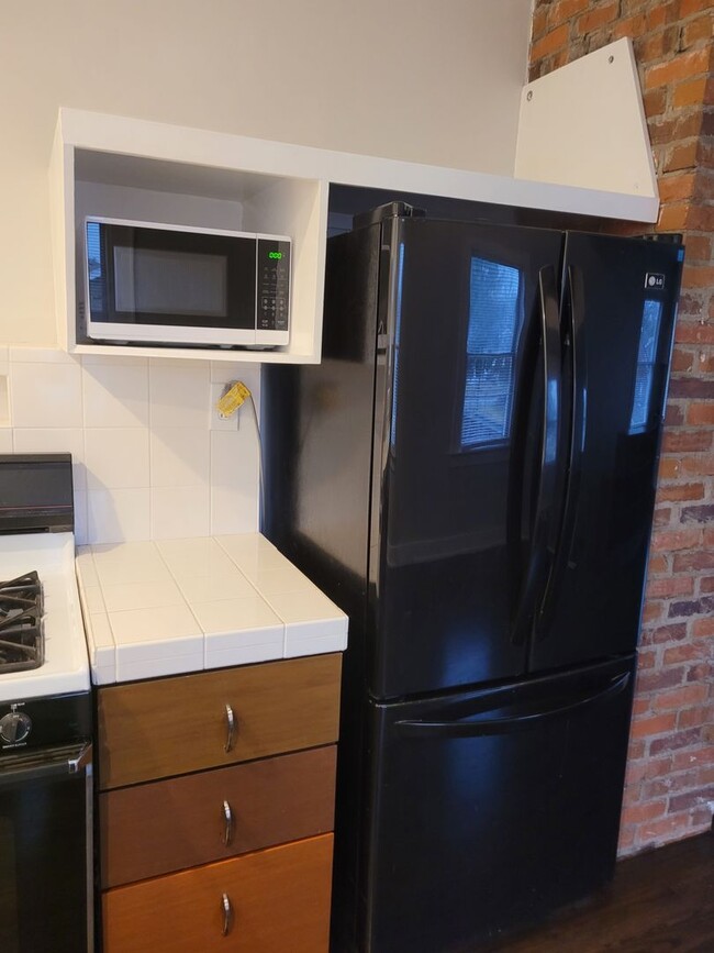 Building Photo - S305-2