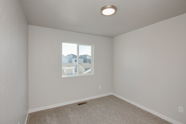 Building Photo - Beautiful, Modern 2 Bedroom Cottage Available!