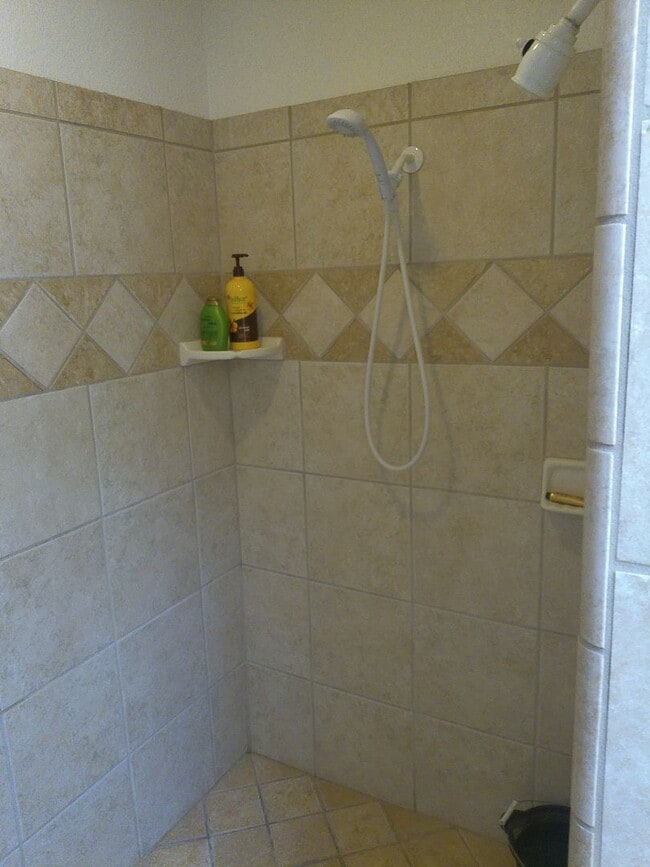 Building Photo - Winter Rental