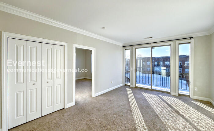 Building Photo - 925 Ingleside Ave