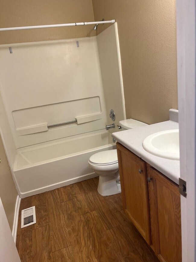 Building Photo - 2804 Quail Pointe Dr NW