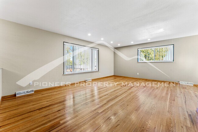 Building Photo - Spacious Home with Natural Light & Fenced Backyard