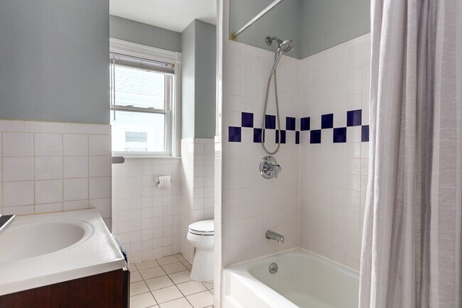 Building Photo - 106 Lonsdale St