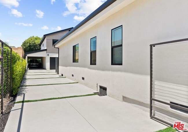 Building Photo - 9051 Lucerne Ave