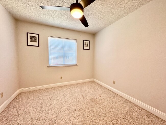 Building Photo - NOW AVAILABLE - 4 BED, 3 BATH, 2 CAR GARAG...