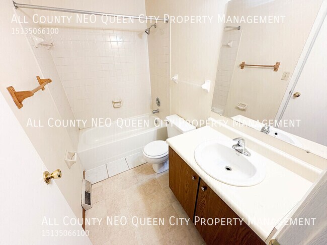 Building Photo - 2745 Brookshire Ln