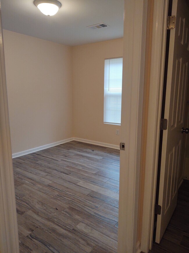 Back bedroom entrance - 230 E Meadowlake Pky