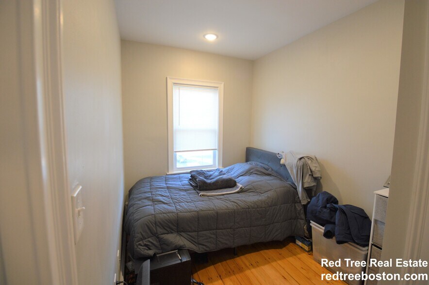 Building Photo - 394 Centre St