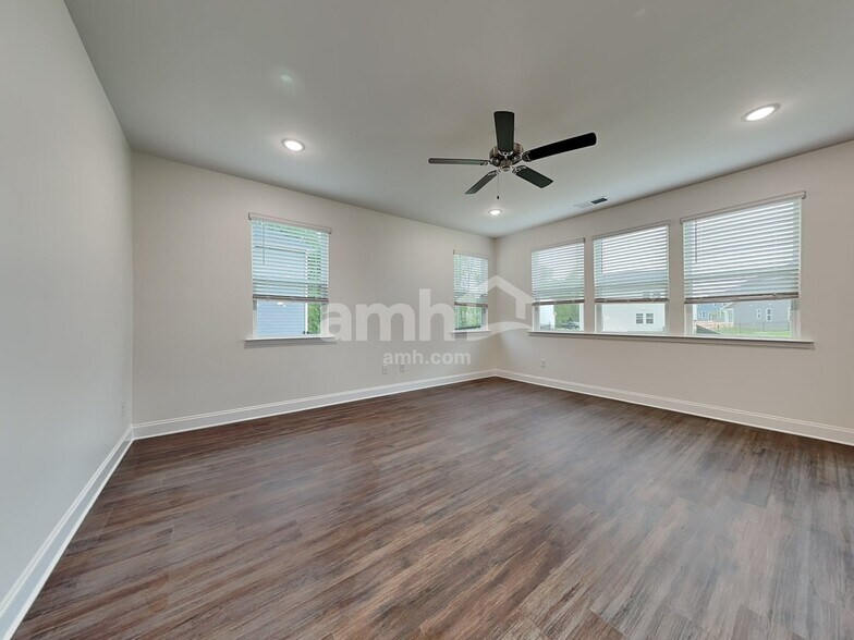 Building Photo - 15114 Torrence Branch Rd