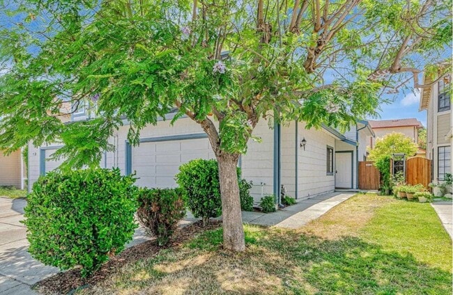 Building Photo - Newly Renovated 3 Bed / 3 Bath Home in Ardenwood – Top-Rated Schools!