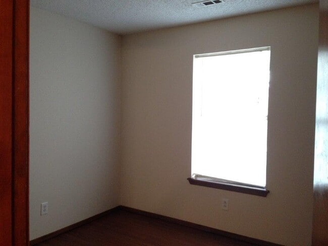 Building Photo - 3606 W Beechwood Dr