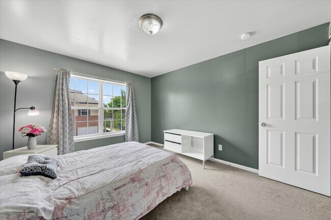 Building Photo - 23668 Northstone Village Dr