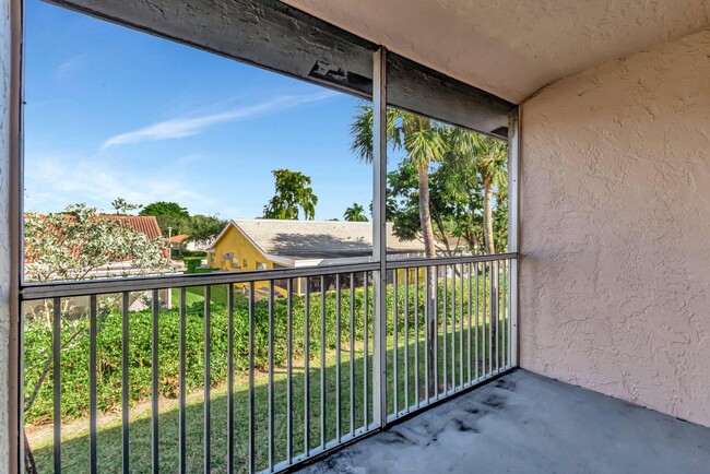 Building Photo - 8431 Royal Palm Blvd