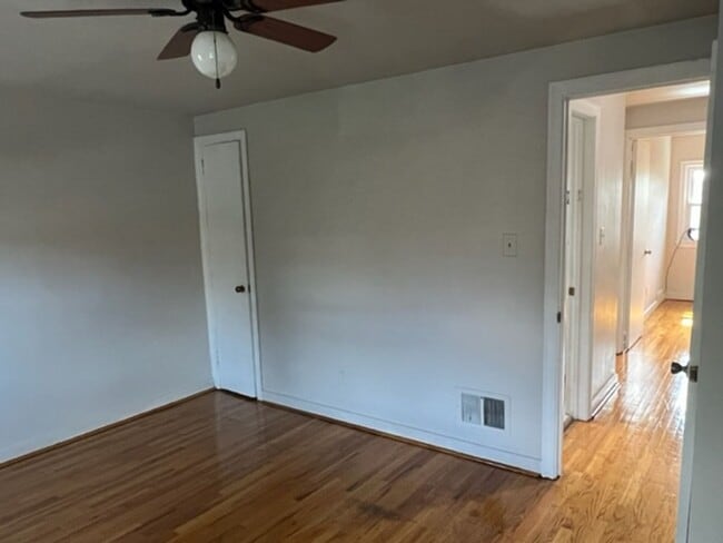 Building Photo - $1,300 harrisburg 3 bedroom house for rent