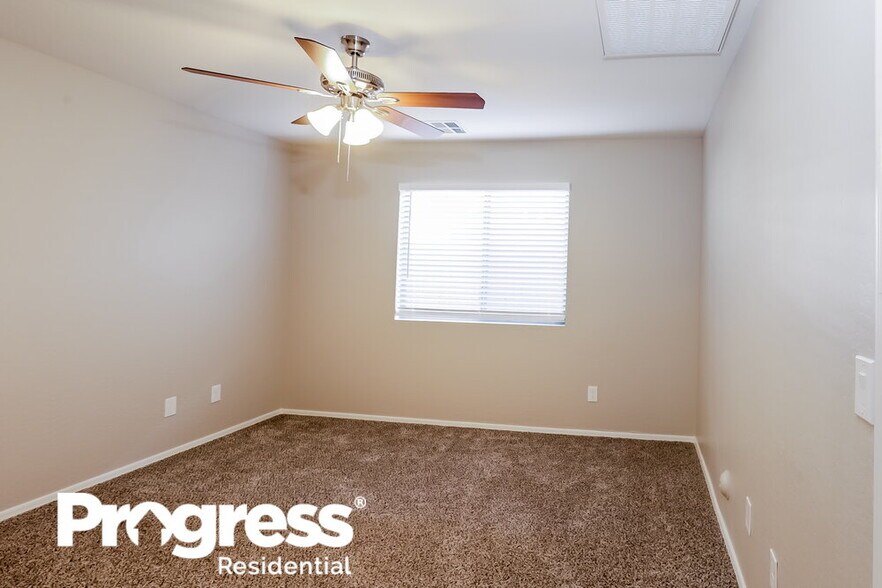 Building Photo - 6736 W Desert Ln