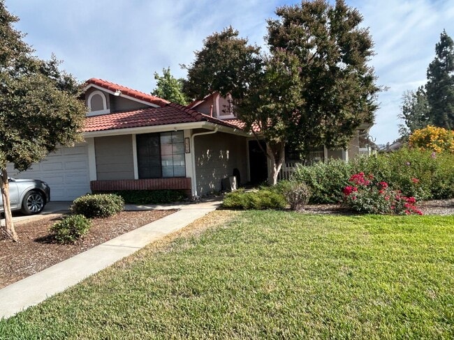 Building Photo - Beautiful 3 Bedroom 2 Bath Home in Redlands!