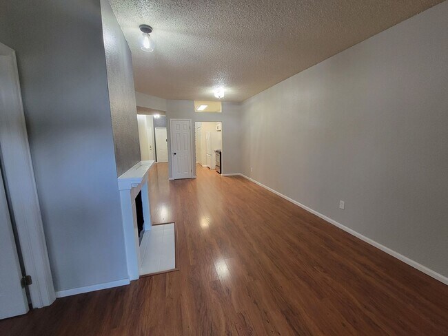 Building Photo - Fabulous Remodeled 2 bedroom , 2 bath Remodeled Condo in Country Club Greens