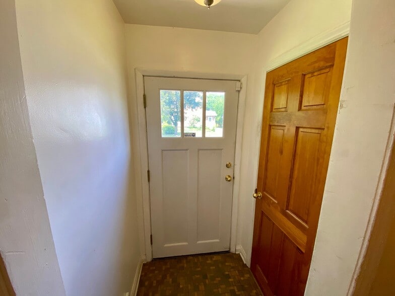 Building Photo - 35 Westmoreland Dr