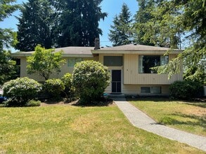 Building Photo - Spacious Home Right in the Heart of Covington!