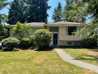 Building Photo - Spacious Home Right in the Heart of Covington!