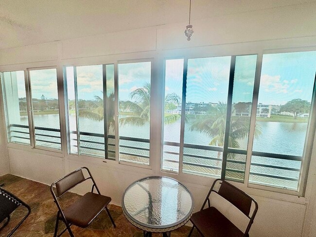 Building Photo - 4063 Yarmouth E