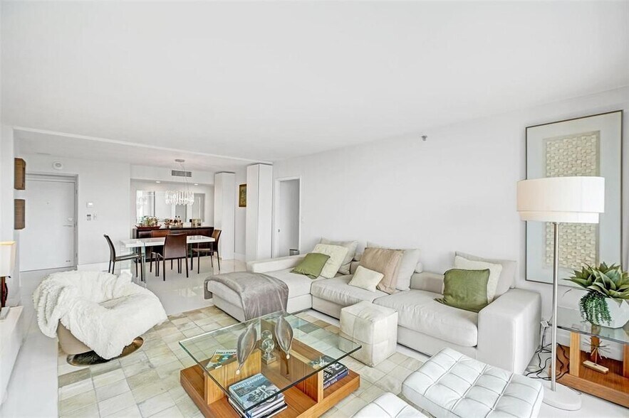 Building Photo - 20355 NE 34th Ct