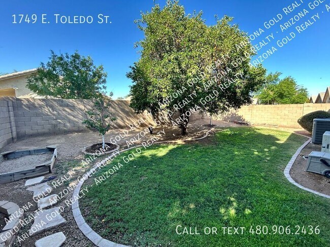 Building Photo - 1749 E Toledo St