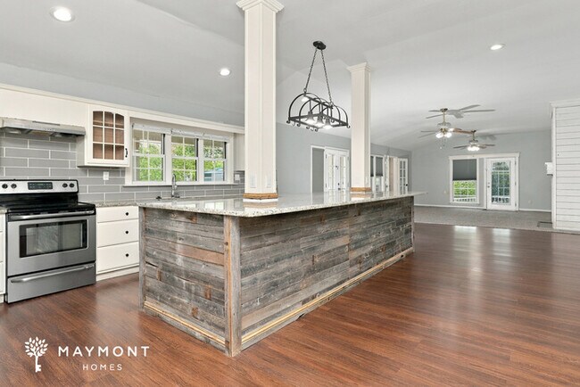 Building Photo - Spacious Home in San Antonio, TX