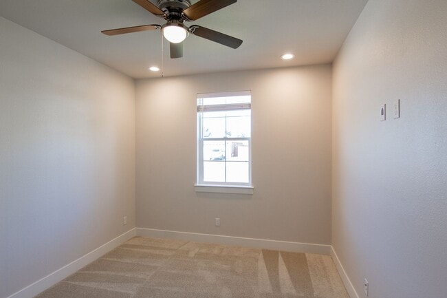 Building Photo - MOVE IN SPECIAL $500 OFF FIRST MONTHS RENT