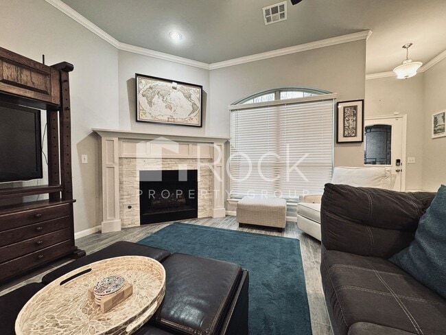 Building Photo - Gorgeous 4 Bedroom Home with Storm Shelter