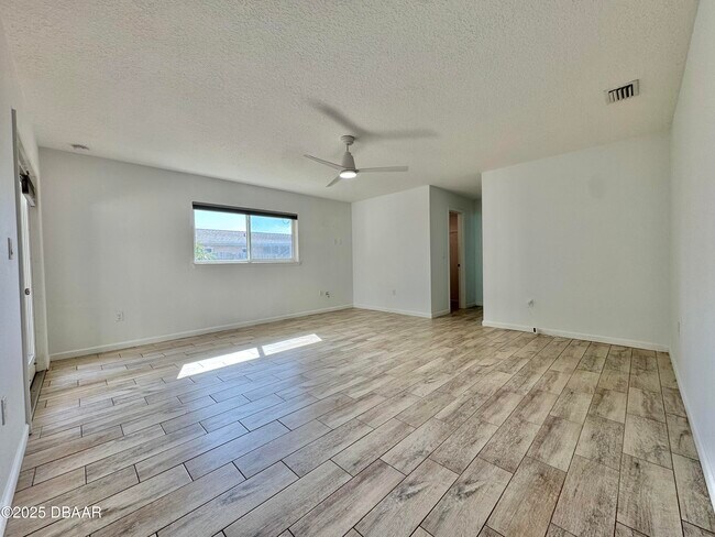 Building Photo - 126 Ormwood Dr