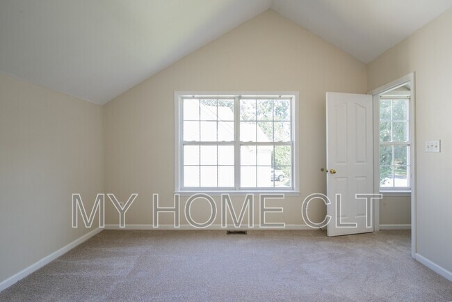 Building Photo - 15012 Rothesay Dr