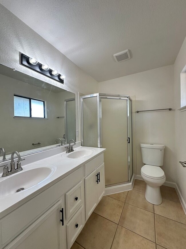 Building Photo - Move In Ready 3 Bedroom!