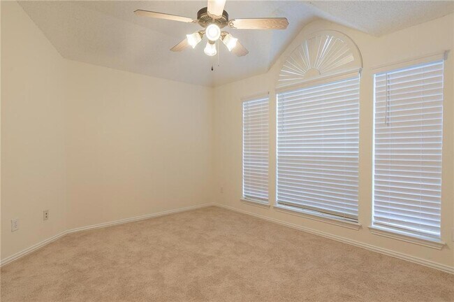 Building Photo - 2108 Monticello Cir