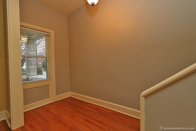 Building Photo - Three Story House Close to SEMO - June 2026- May 2027 Lease