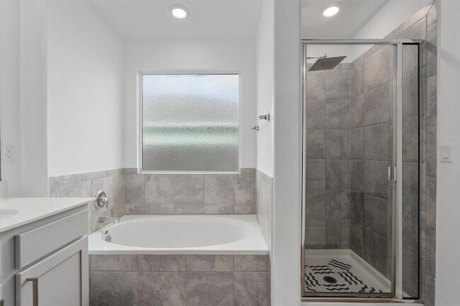 Building Photo - 245 Salt Springs Rd