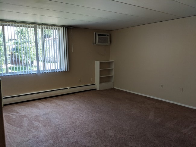 Building Photo - Velvel Apartments 3rd Floor available