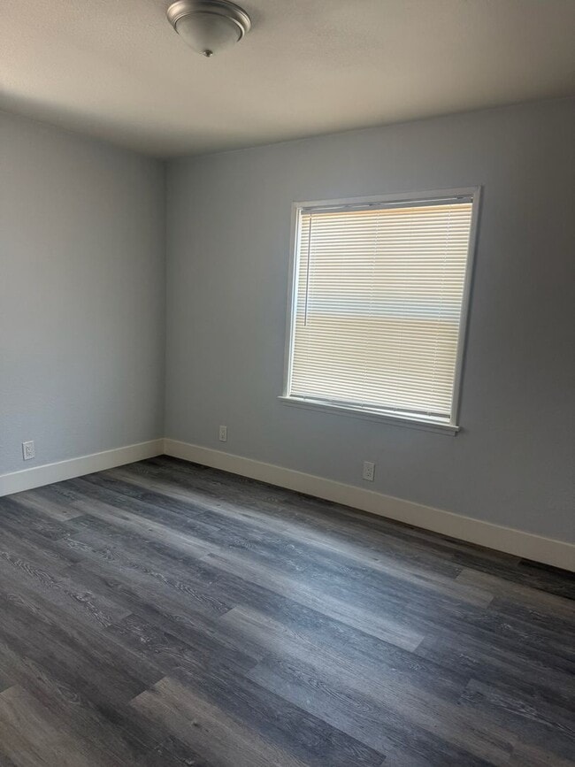 Building Photo - Beautiful and Well Kept 3-Bedroom House fo...