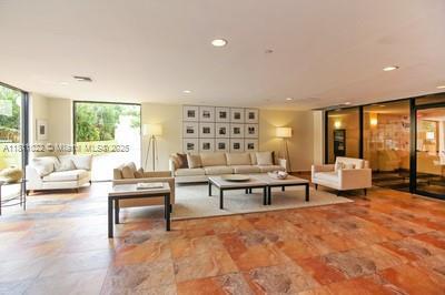 Building Photo - 650 Ocean Dr