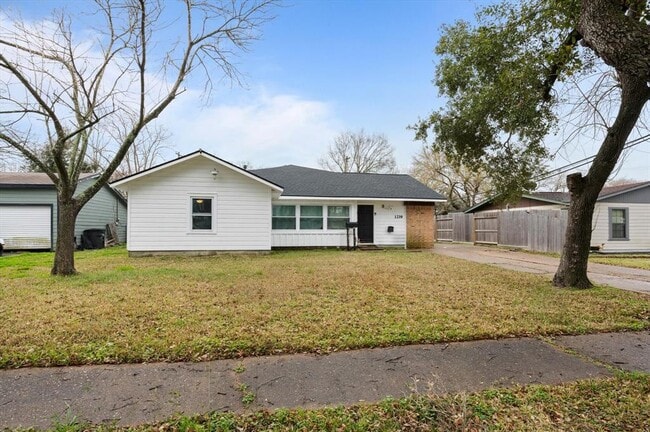 Building Photo - 1219 Park Ln