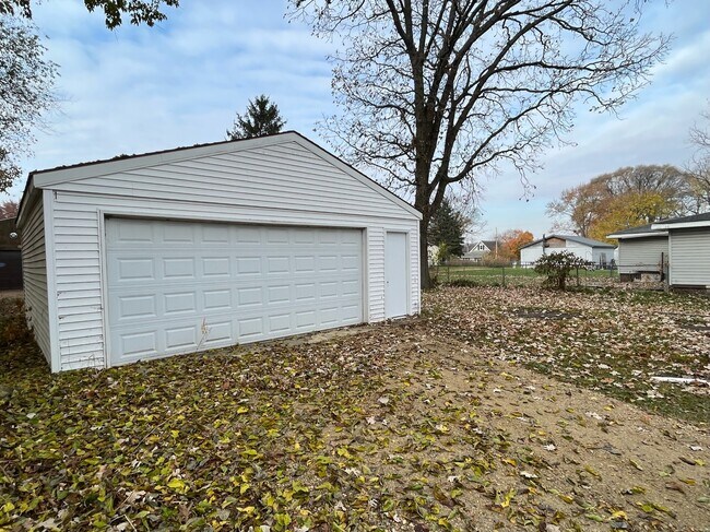 Building Photo - 316 Burr Oak Ave