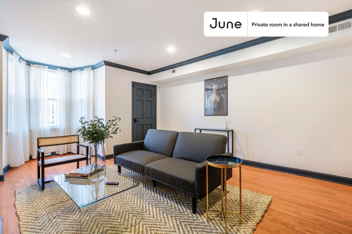 Building Photo - Room in Shared 3 bed/3 bath home