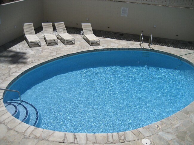 Building Photo - High Desirable 2 Bedroom 2 Bath Corner Uni...